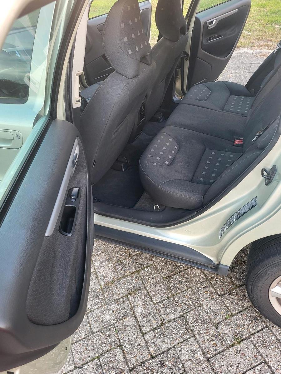 Volvo V70 2005 — photo 11