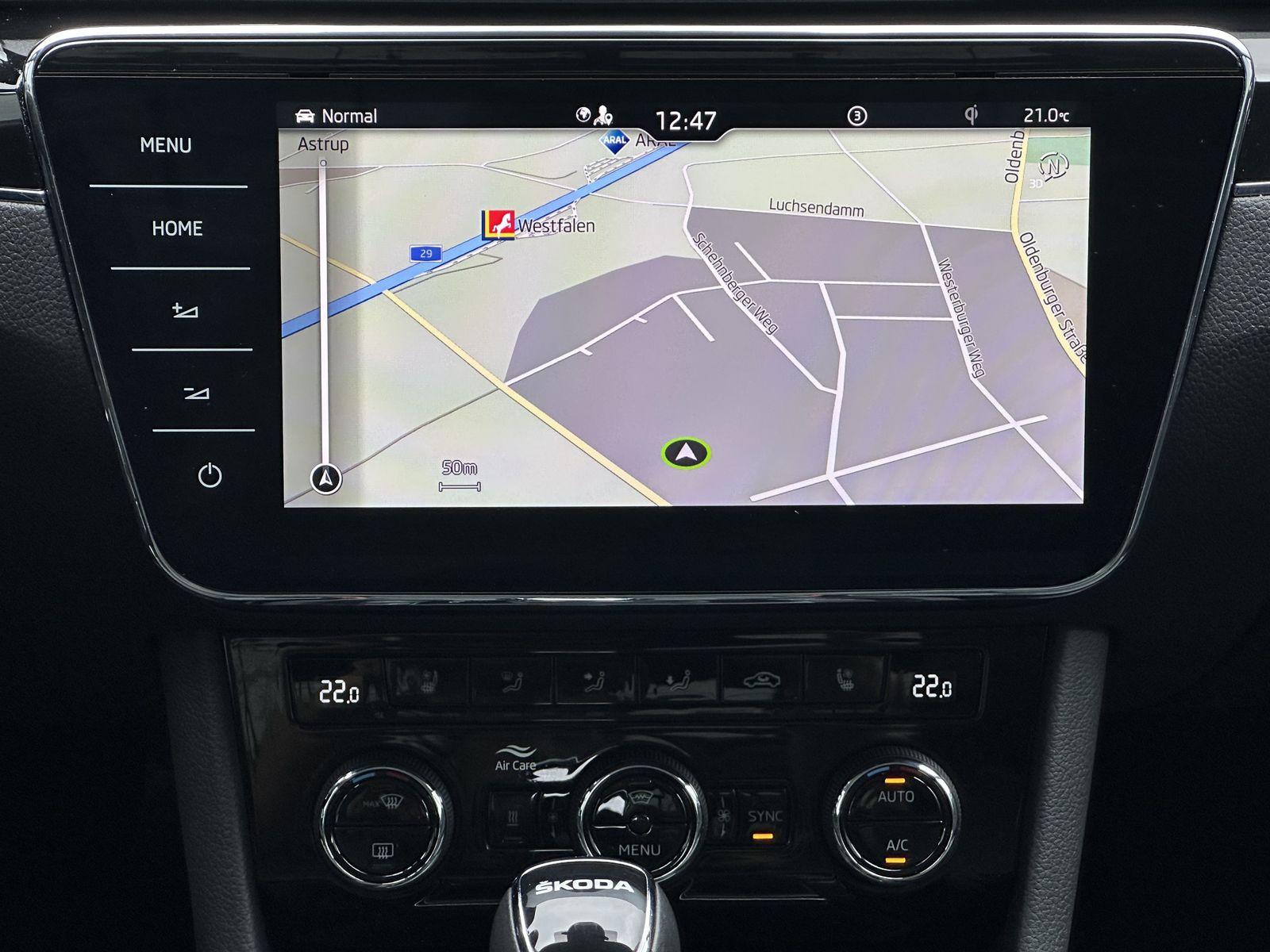 Fahrzeugabbildung SKODA Superb Combi 2.0 TDI DSG L&K NAV+LED+PANO+STANDH