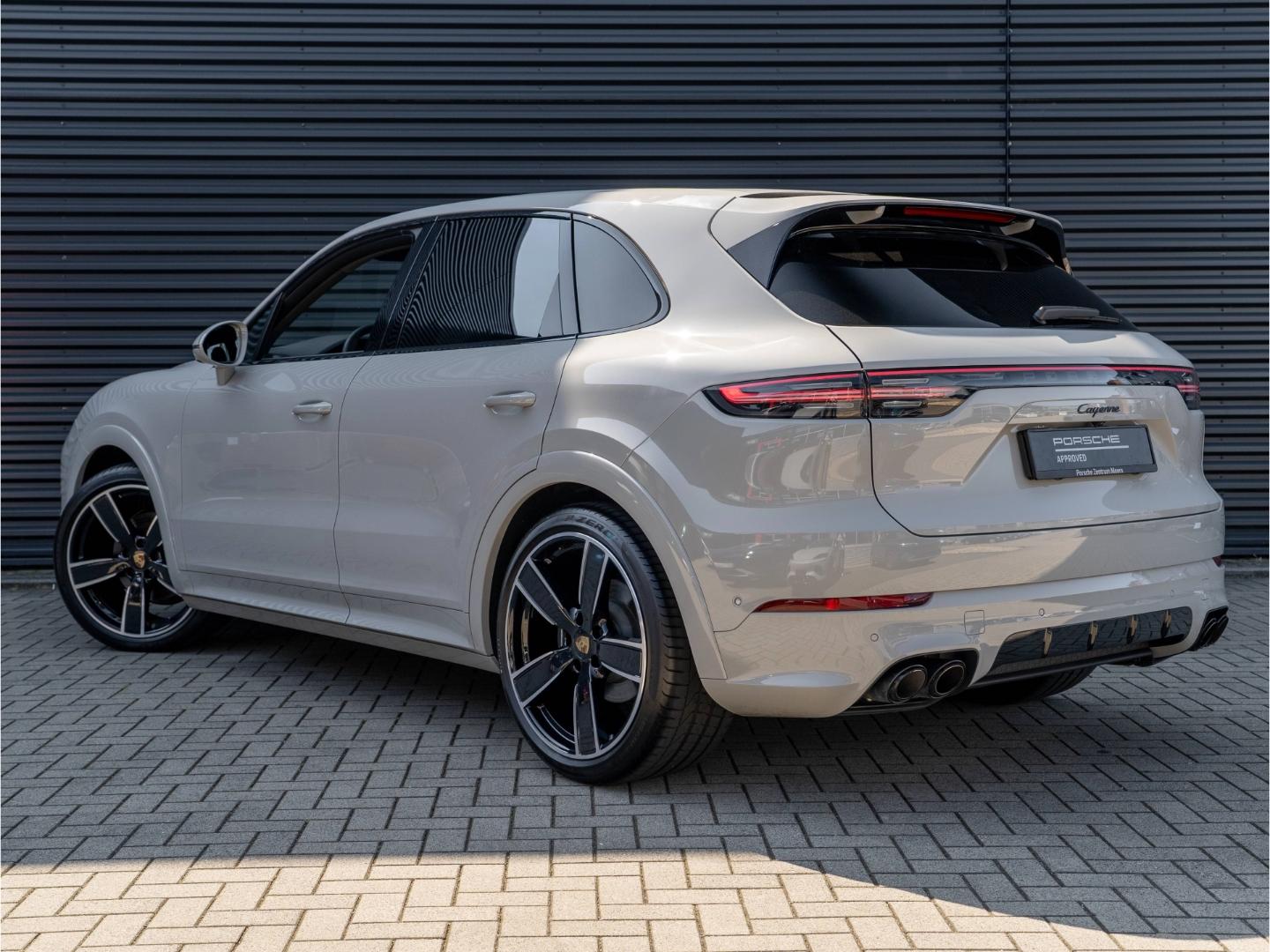 Porsche Cayenne Platinum Edition 22'' Head-Up Display