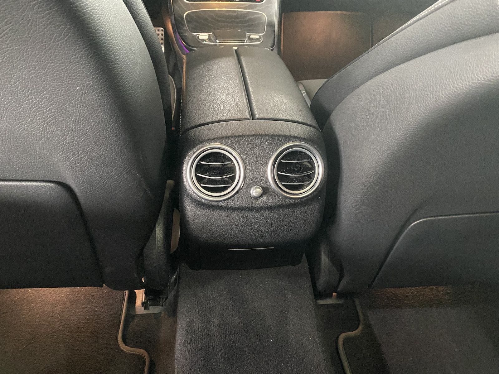 Fahrzeugabbildung Mercedes-Benz E 220 d T AMG/PANO/STHZG/´20/DIS/BUR/AHK/