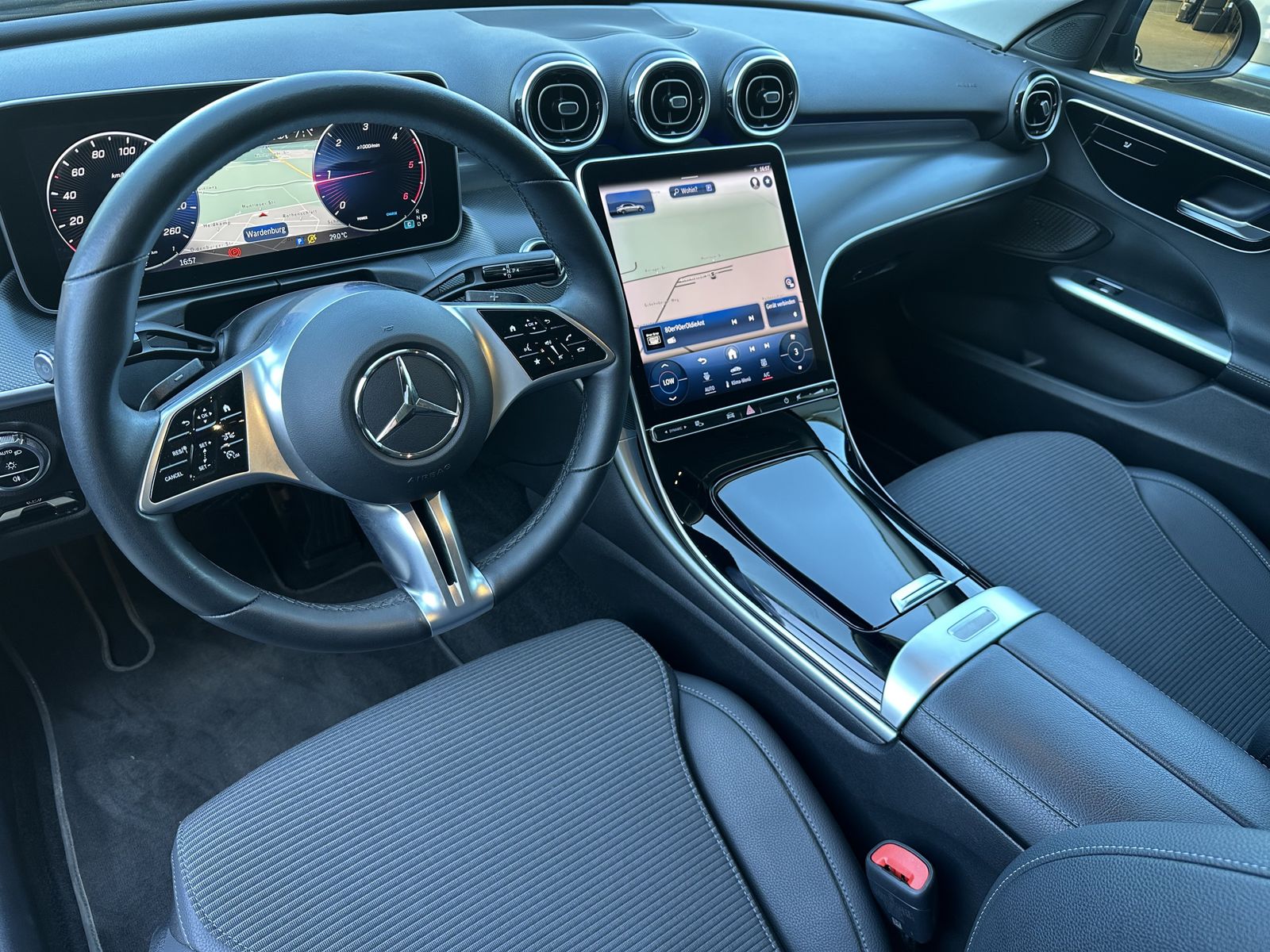 Fahrzeugabbildung Mercedes-Benz C 220d Avantgarde Advanced NAV+LED+ACC+VCOCK+KAM