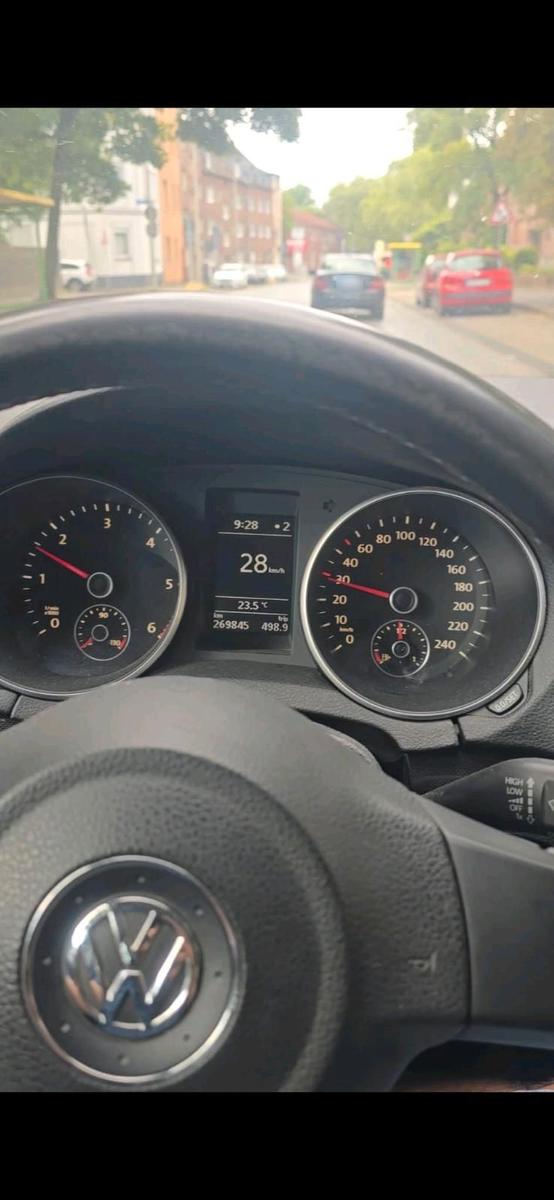 Volkswagen Golf 2011 — engine