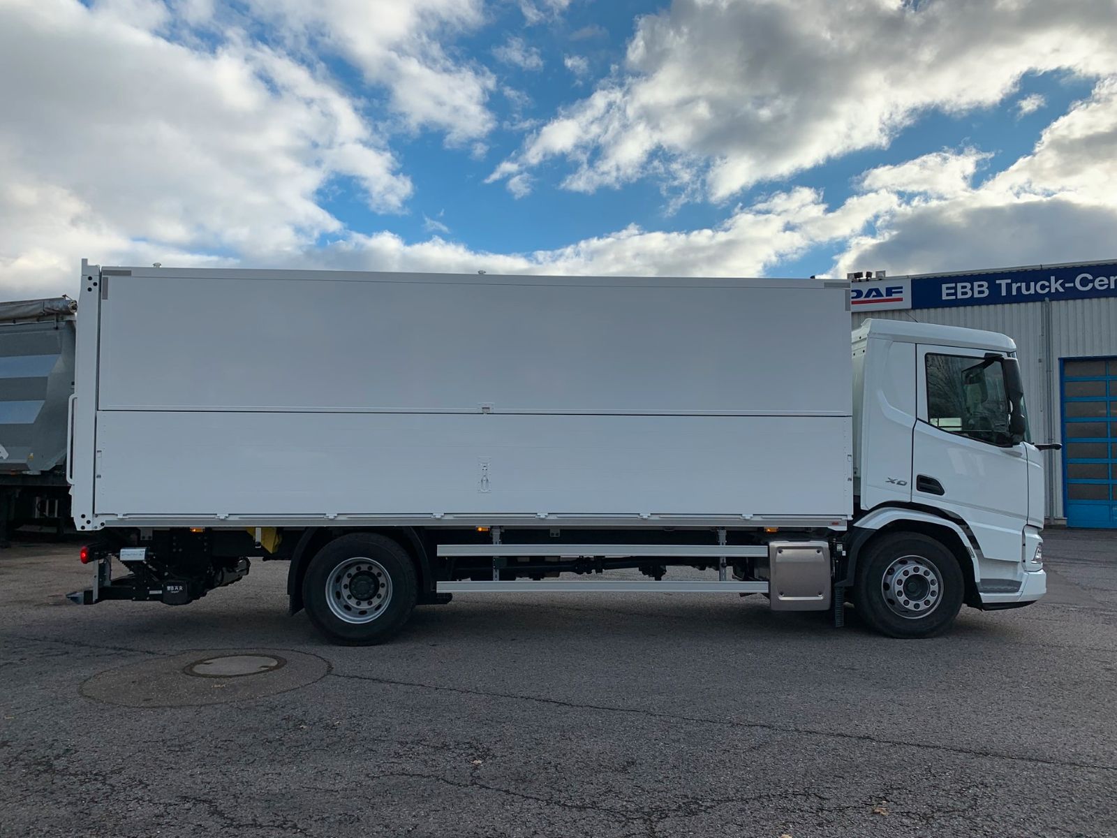 Fahrzeugabbildung DAF FA XD 370 zikun Swing-Board-Aufbau