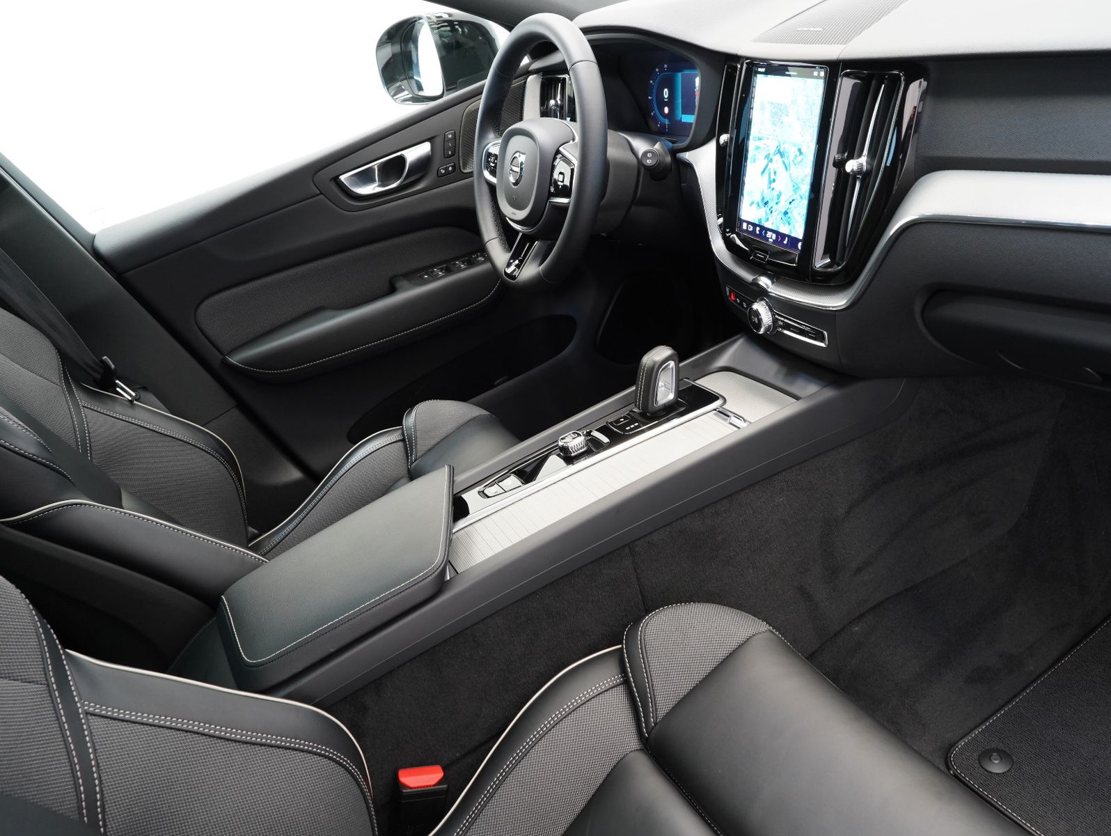 Fahrzeugabbildung Volvo XC60 T6 Recharge R Design FACELIFT/LED/ACC/AHK