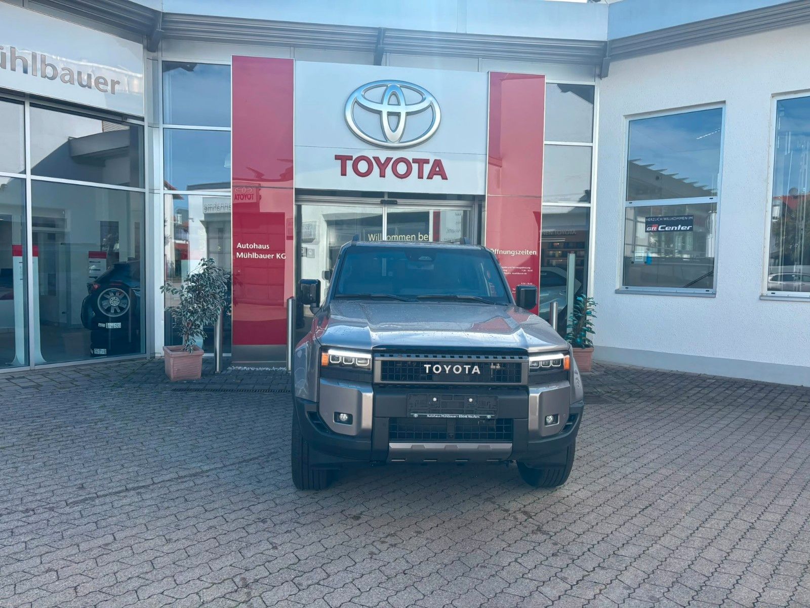 Toyota Land Cruiser 2,8 D-4D 151 kW AWD Executive I HUD imagem 2