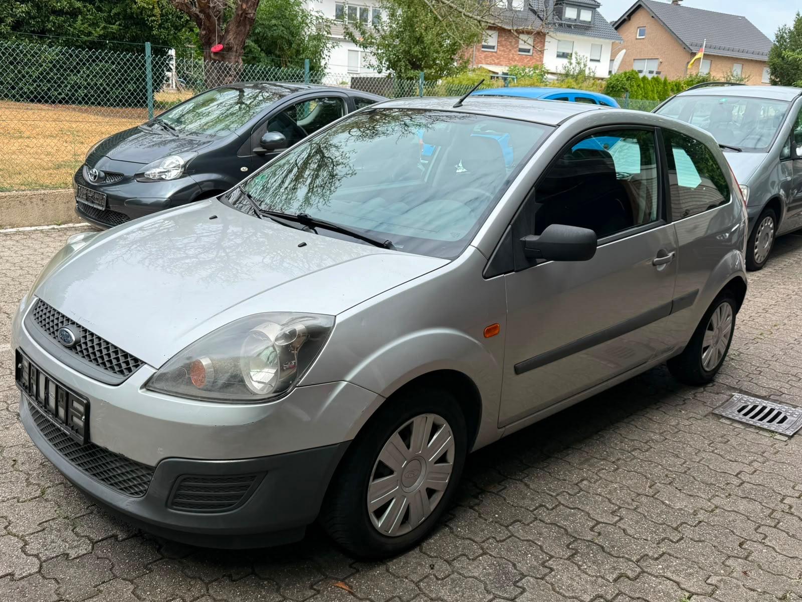 Ford Fiesta 1.3-2.Hand-Klima-Allwetter-Tüv Neu