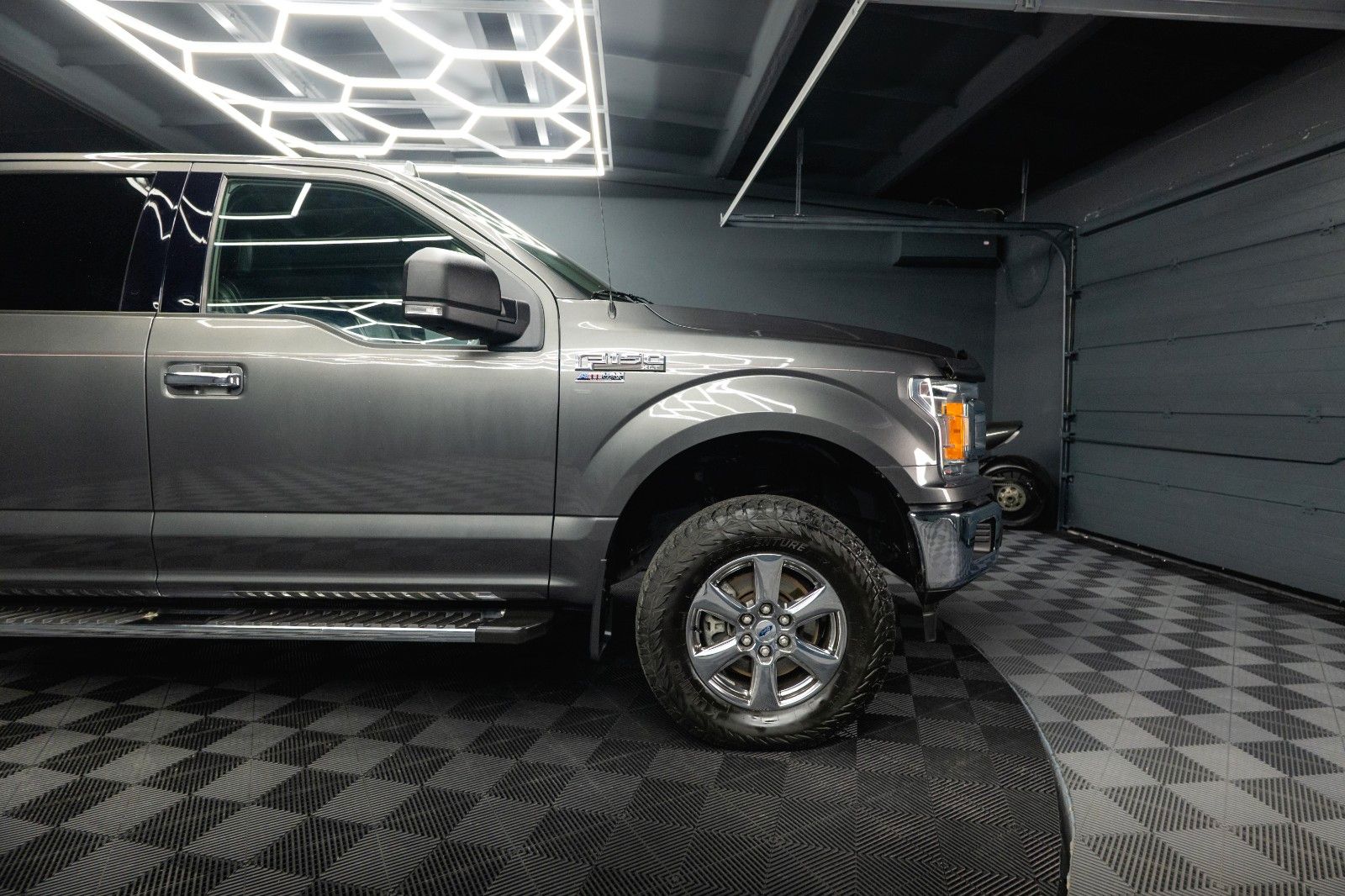 Fahrzeugabbildung Ford F150 5.0L V8 4x4 Offroad XLT SupCrew Unfallfrei