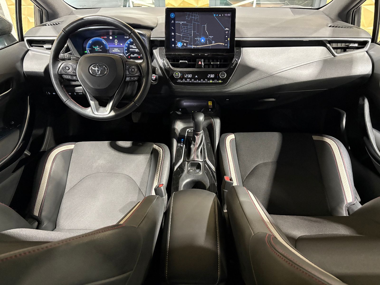 Fahrzeugabbildung Toyota Corolla Touring Sports 2.0 Hybrid GR Sport/APPLE