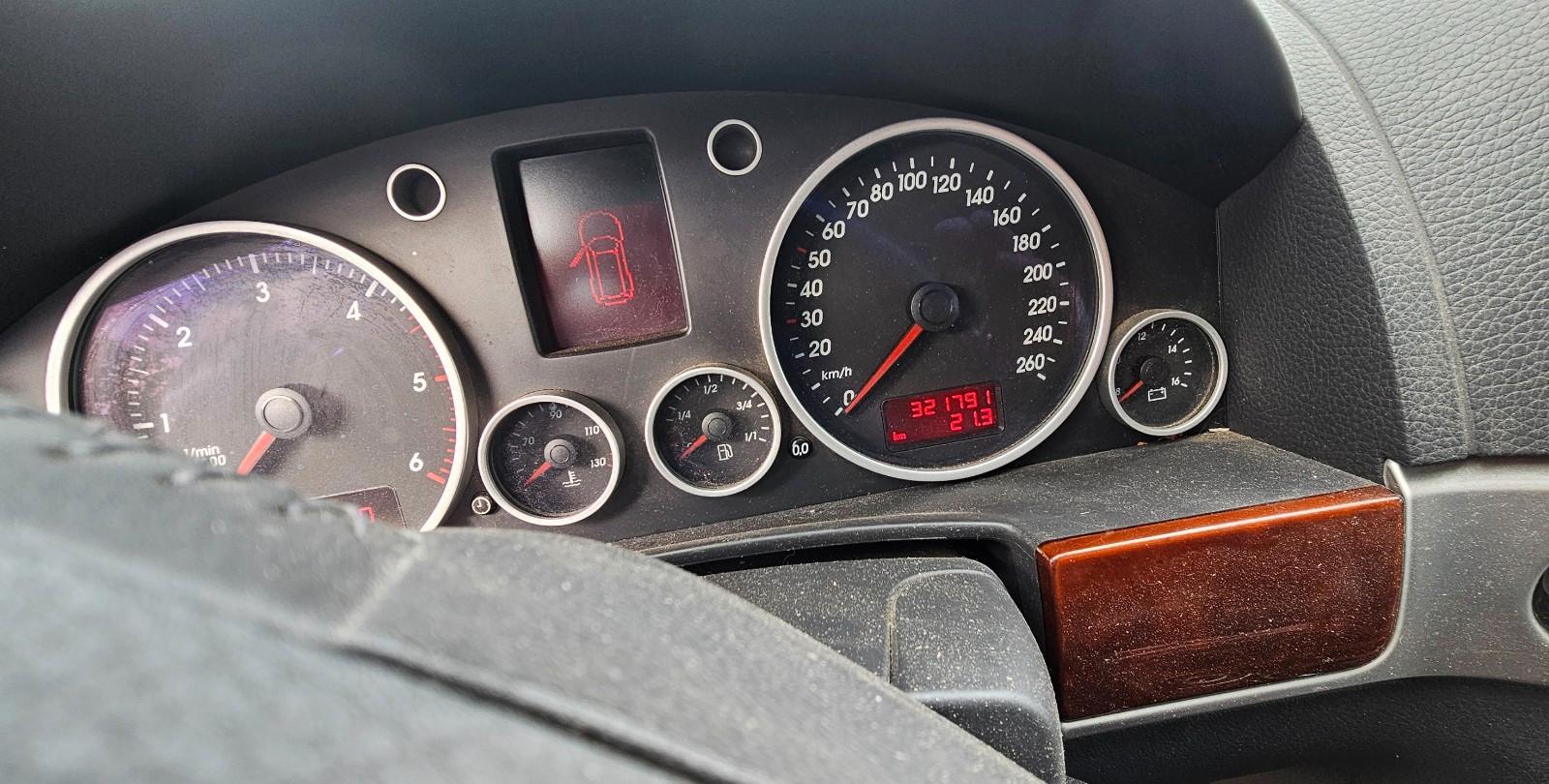 Volkswagen Touareg 2005 — photo 8