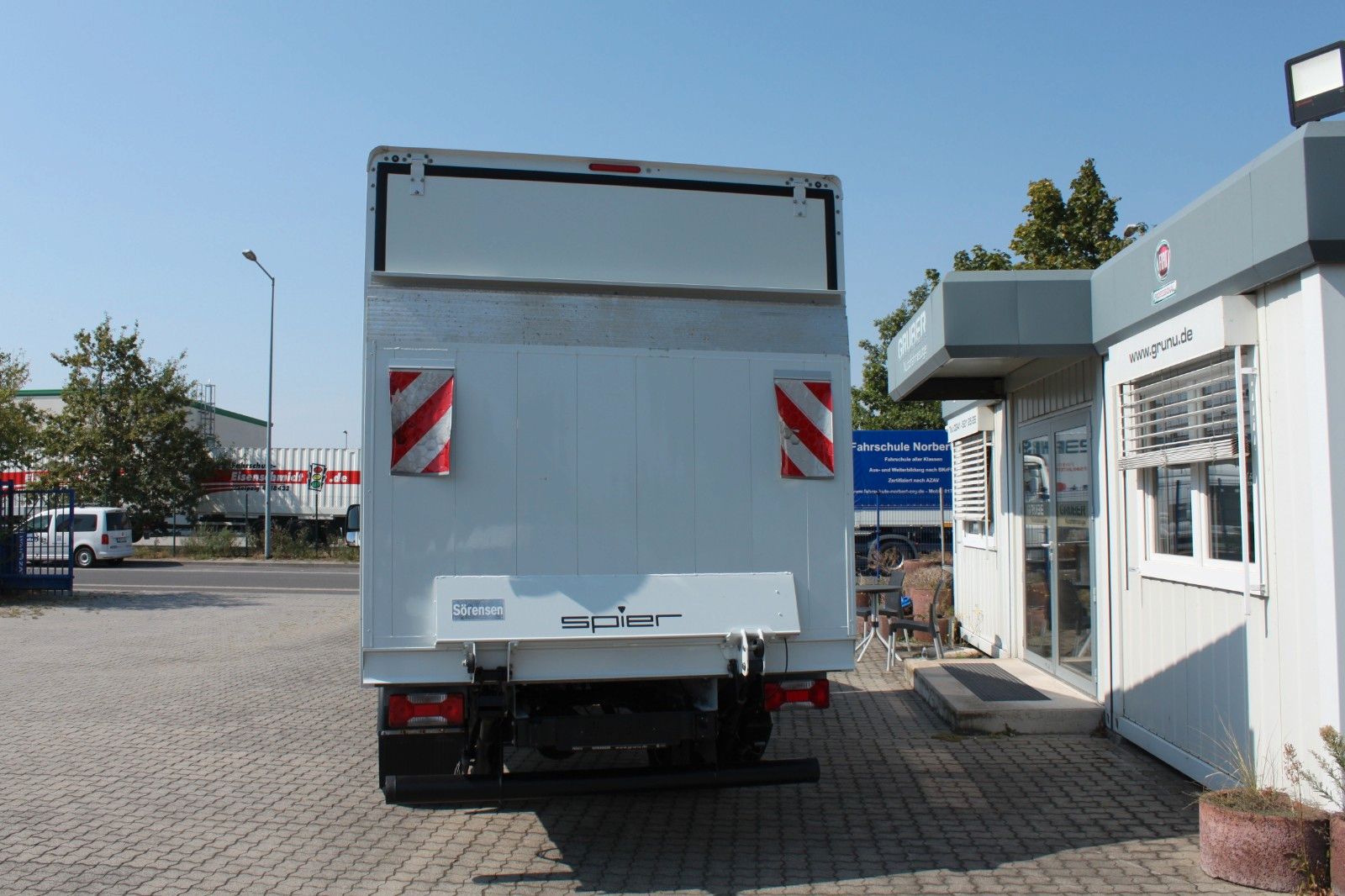 Fahrzeugabbildung Iveco Daily 35 C16 Koffer LBW