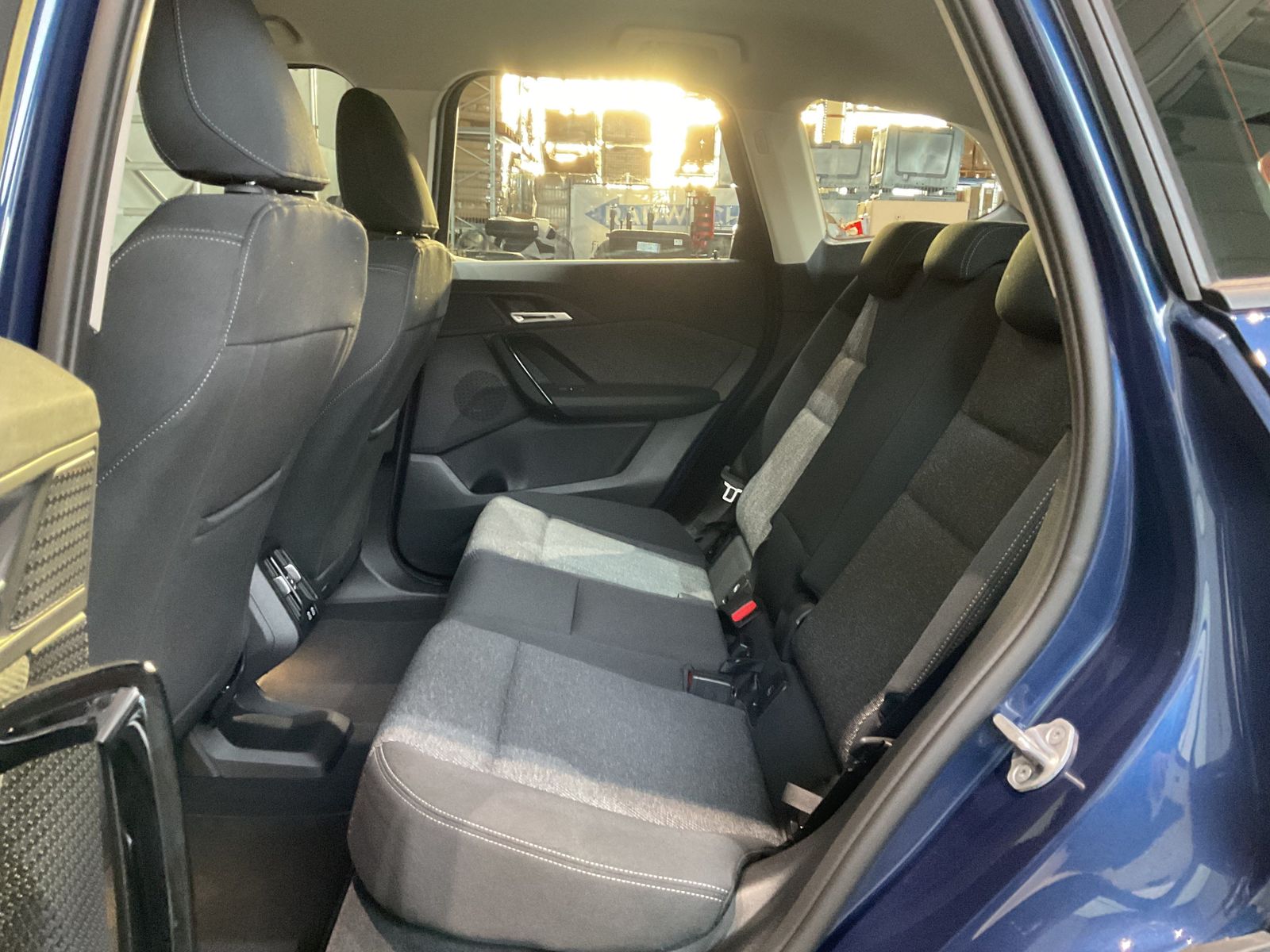 Fahrzeugabbildung BMW iX1 xDrive30 DAB Parkassistent AHK Shz