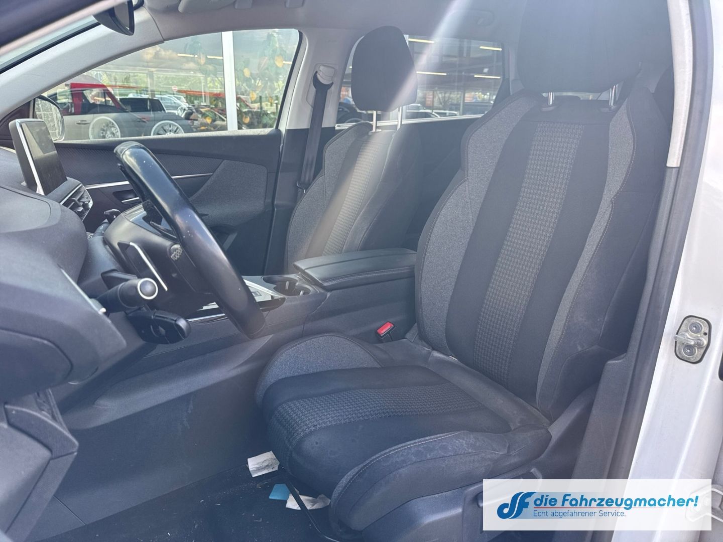 Fahrzeugabbildung Peugeot 5008 Active 1.2 PureTech 130 GETRIEBESCHADEN