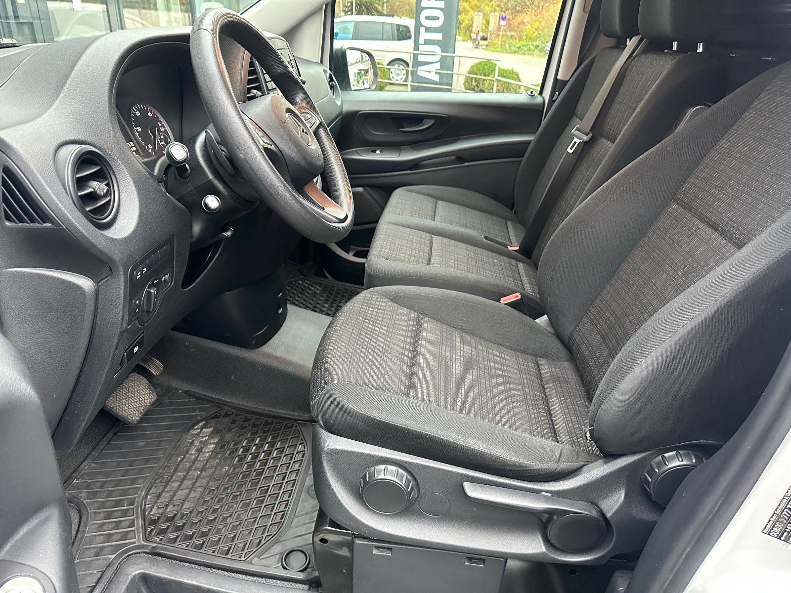 Fahrzeugabbildung Mercedes-Benz Vito 114 4Matic Autom. LANG *NAVI*AHK*SORTIMO