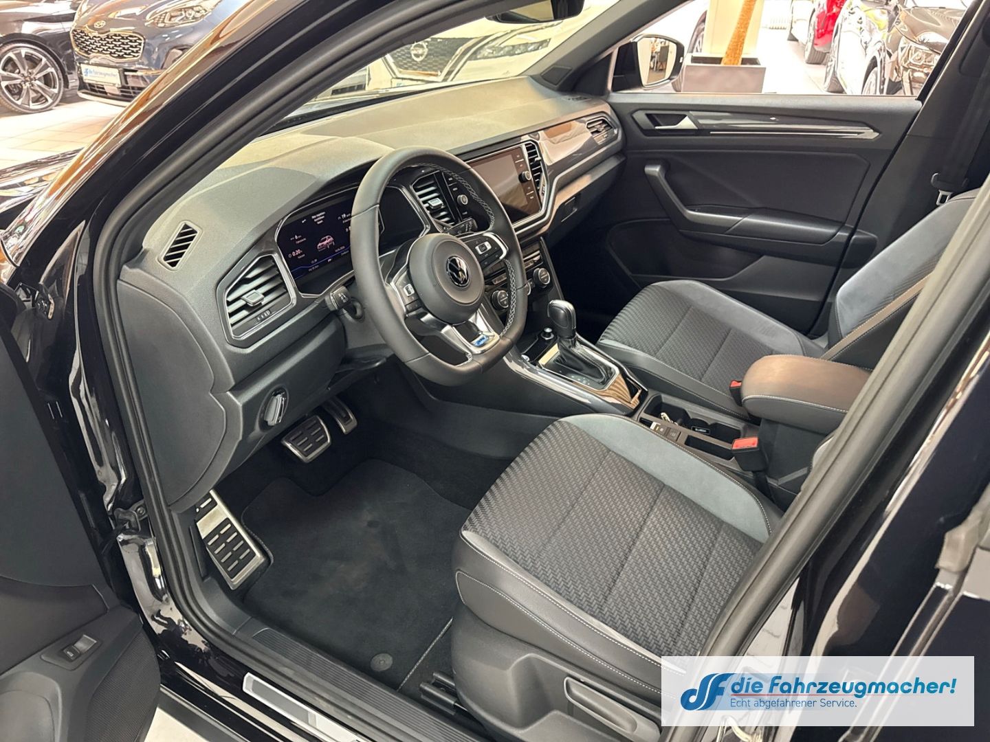 Fahrzeugabbildung Volkswagen T-Roc R-LINE Sportpaket ab.AHK Navi Digi.Cockpit