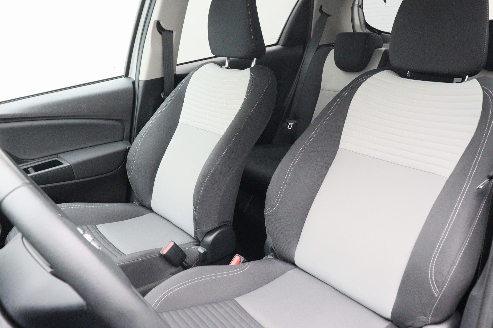 Fahrzeugabbildung Toyota Yaris 1.5 Hybrid CVT NAVI