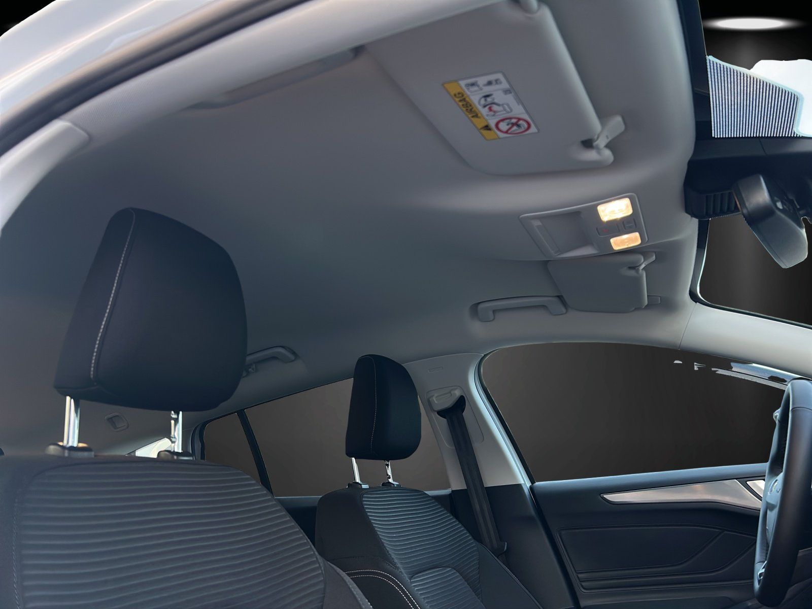 Fahrzeugabbildung Ford Focus Titanium x Winter Pak. B&O LED Schein. 17z