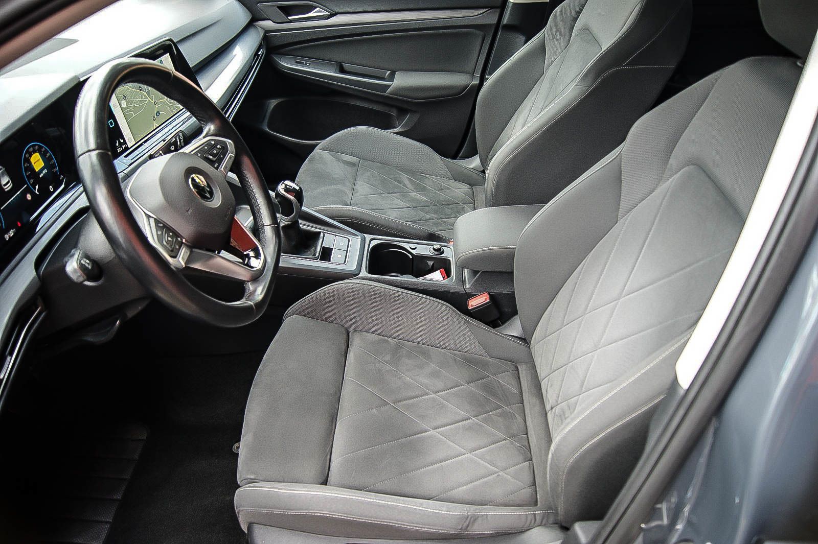Fahrzeugabbildung Volkswagen Golf VIII 1.5 TSI ''1st EDITION'' PANORAMA VIRTU