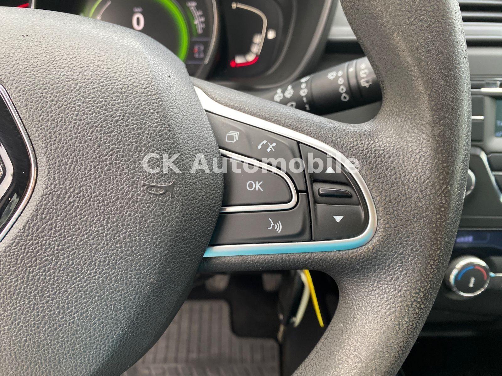 Fahrzeugabbildung Renault Kadjar Life 1.2 TCe/Klima/Tempomat/PDC/AHK