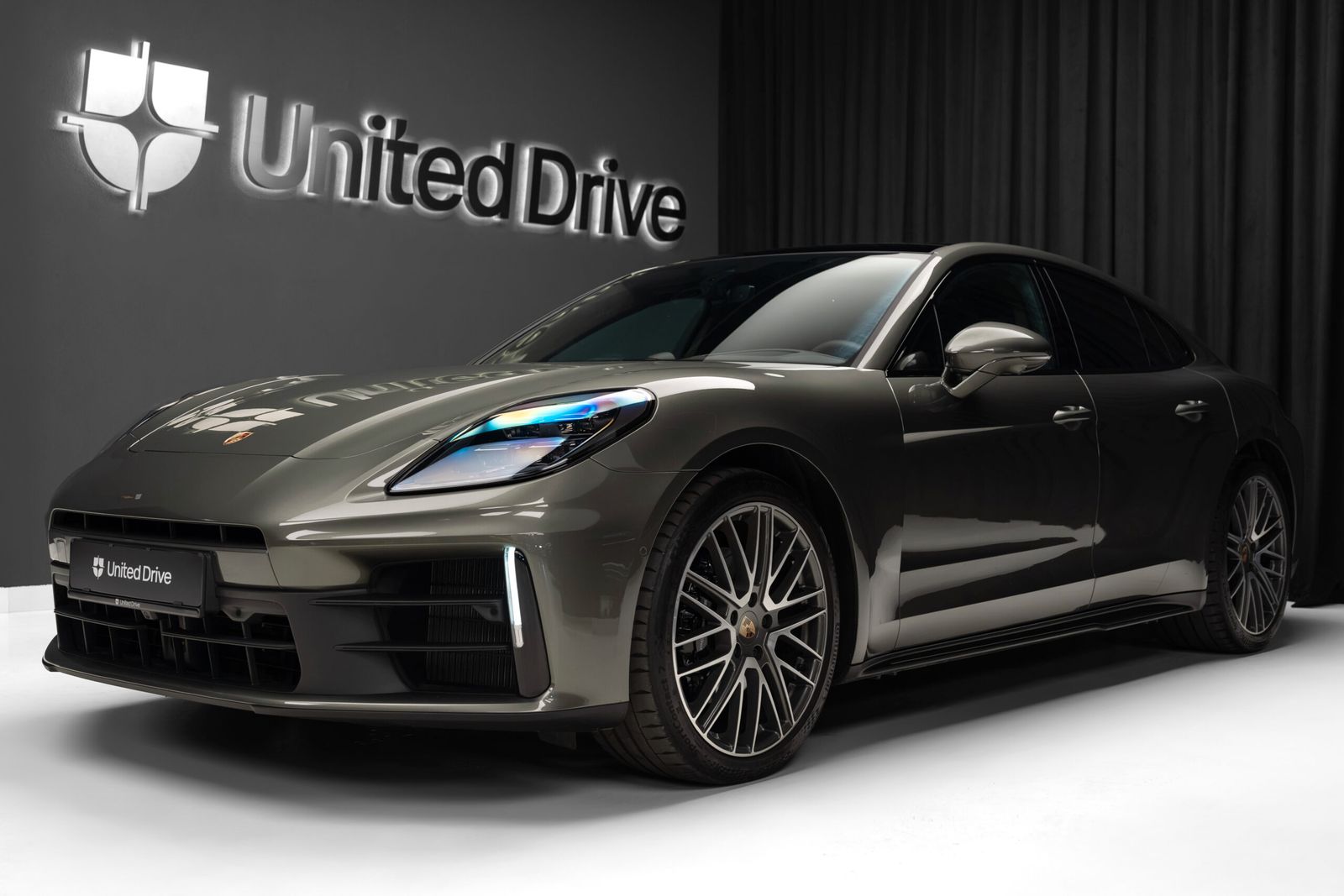 Porsche Panamera - 1