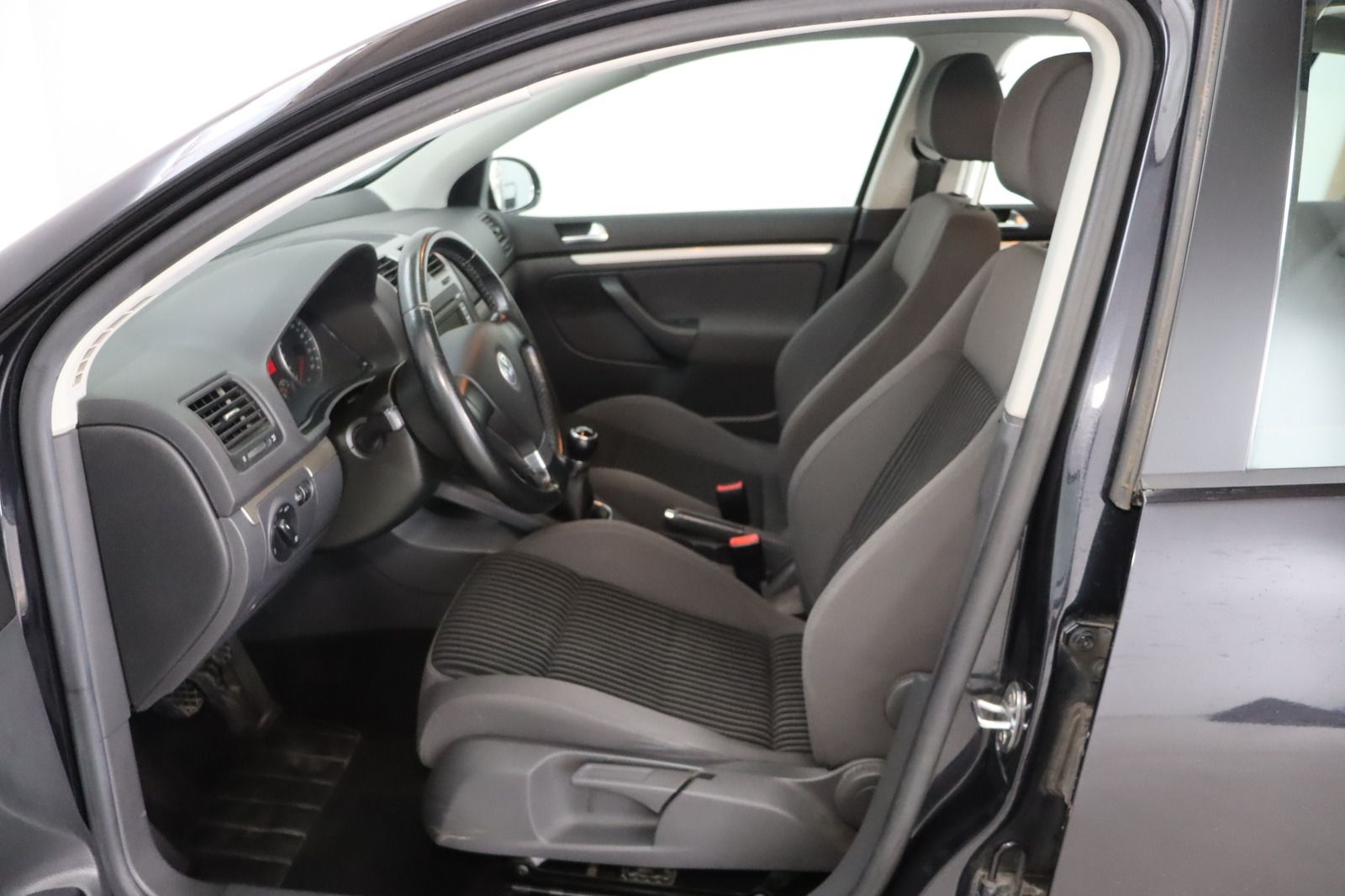 Fahrzeugabbildung Volkswagen Golf V 2.0 TDI DPF Sportline * AAC * Sitzhzg *