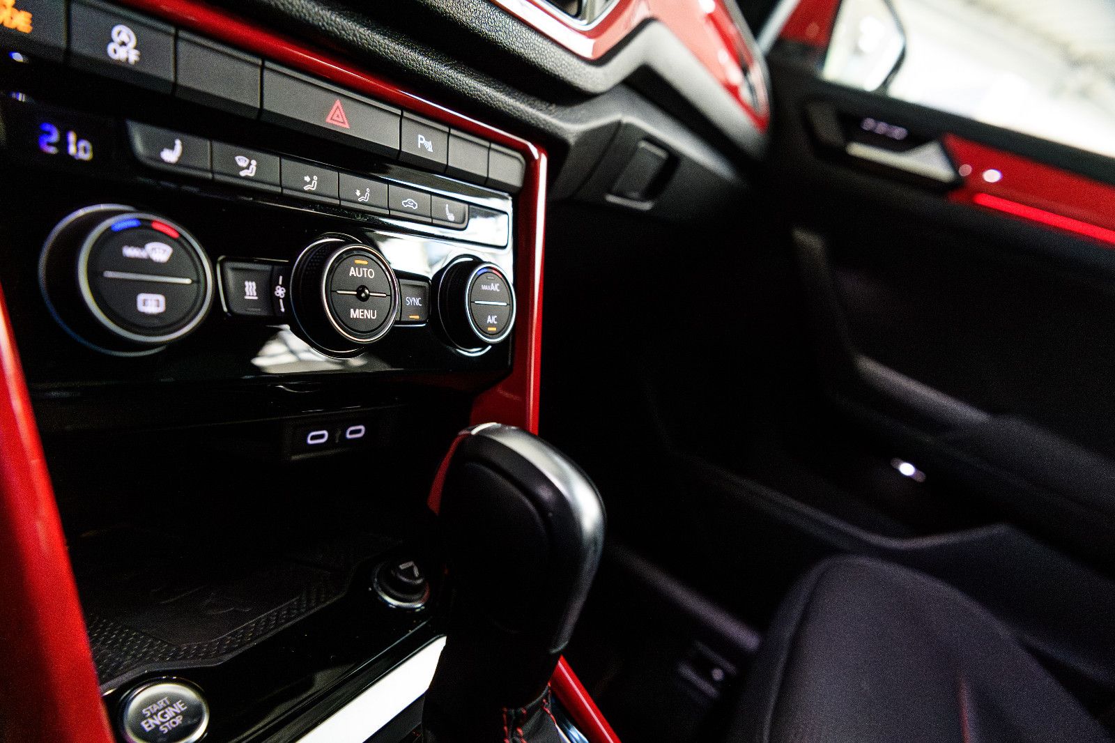 Fahrzeugabbildung Volkswagen T-Roc Sport 1.5 TSI DSG "beats" LED +STANDHZ.