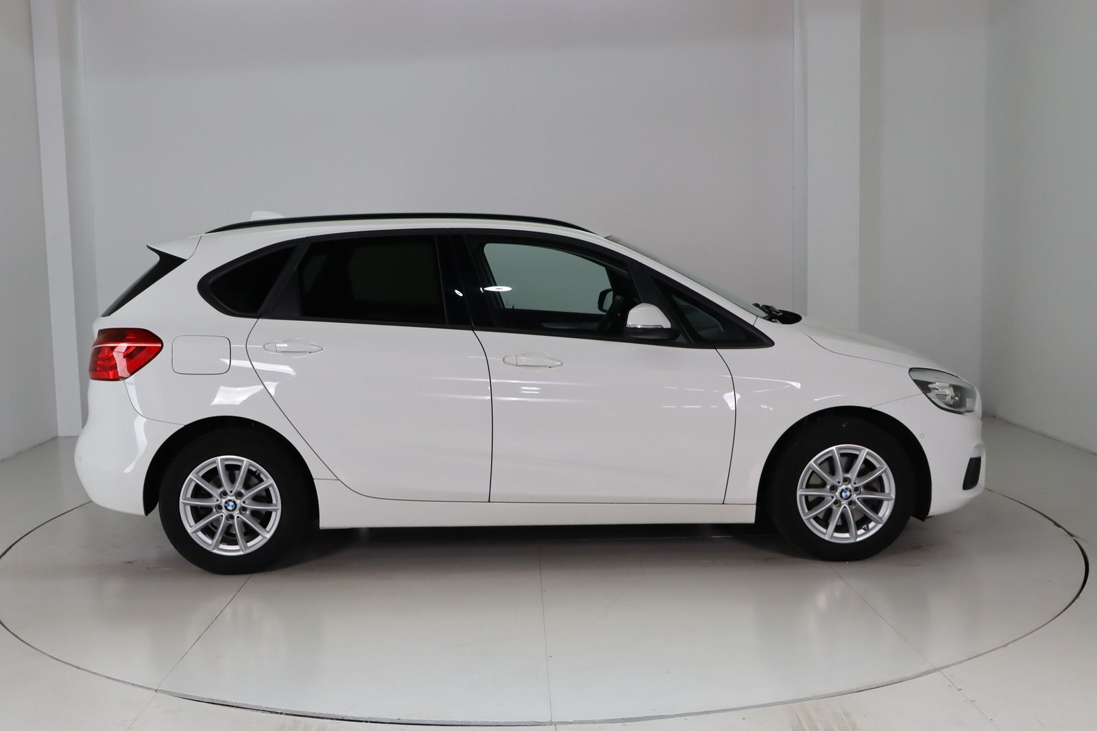 Fahrzeugabbildung BMW 218 i Active Tourer LED * Navi * PDC * Sitzhzg.