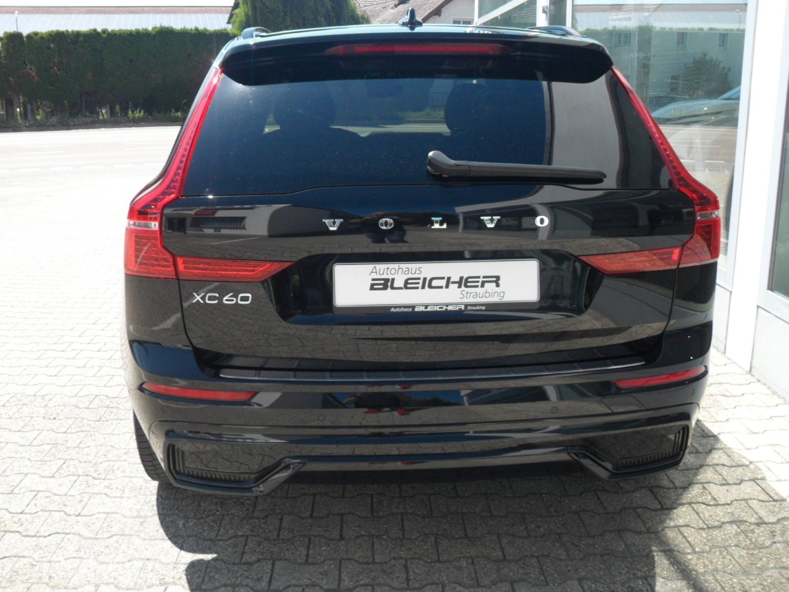 Fahrzeugabbildung Volvo XC 60 T8 R- Design Plug-In Hybrid AWD | Head Up