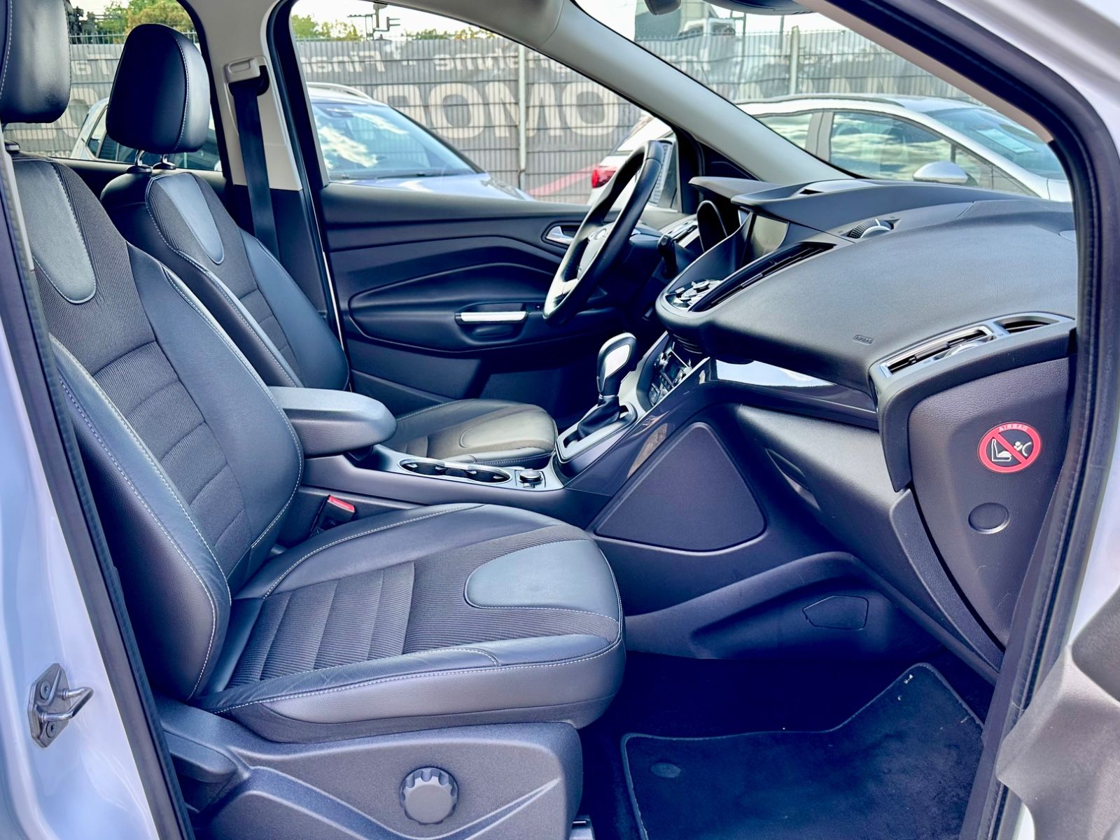 Fahrzeugabbildung Ford Kuga 2.0TDCI Titanium 4x4 *Autom.+Navi+Kamera*