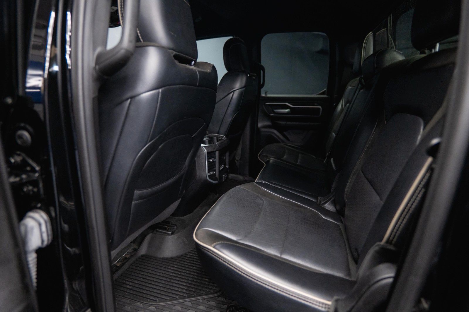 Fahrzeugabbildung Dodge RAM 5.7 V8 HEMI 4x4 Night LARAMIE LONGBED 19%