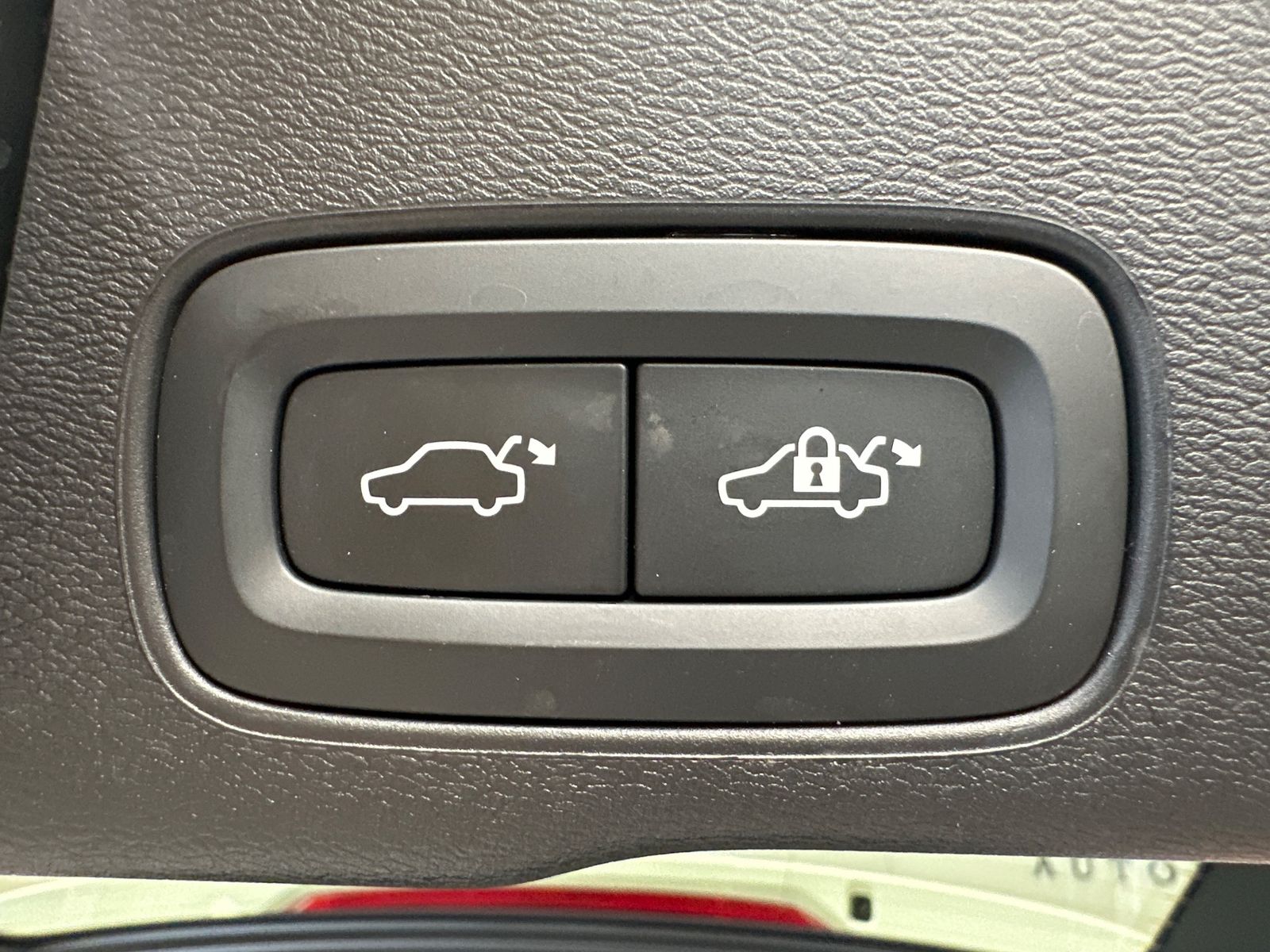 Fahrzeugabbildung Volvo XC60 T6 AWD Recharge Core NAV+LED+PANO+AHK+STHZG