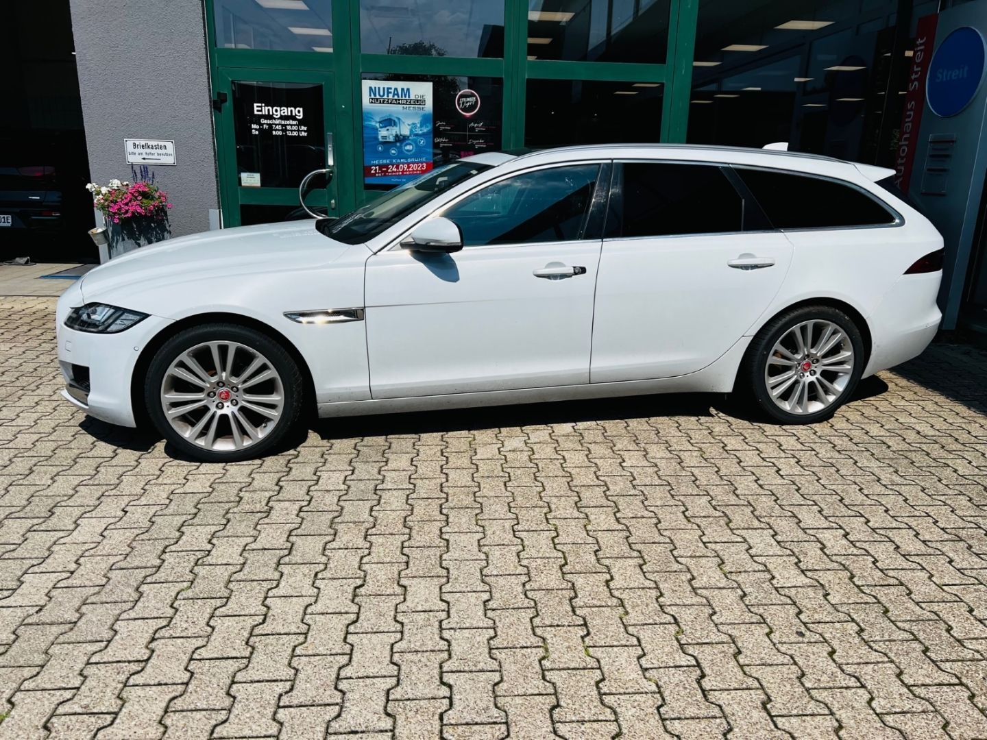 Fahrzeugabbildung Jaguar XF Sportbrake MOTORSCHADEN! Portfolio 30d