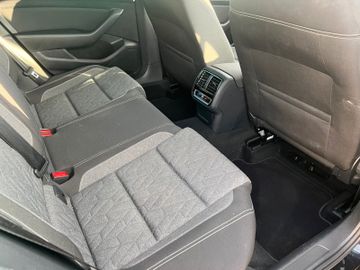Volkswagen Passat - 11