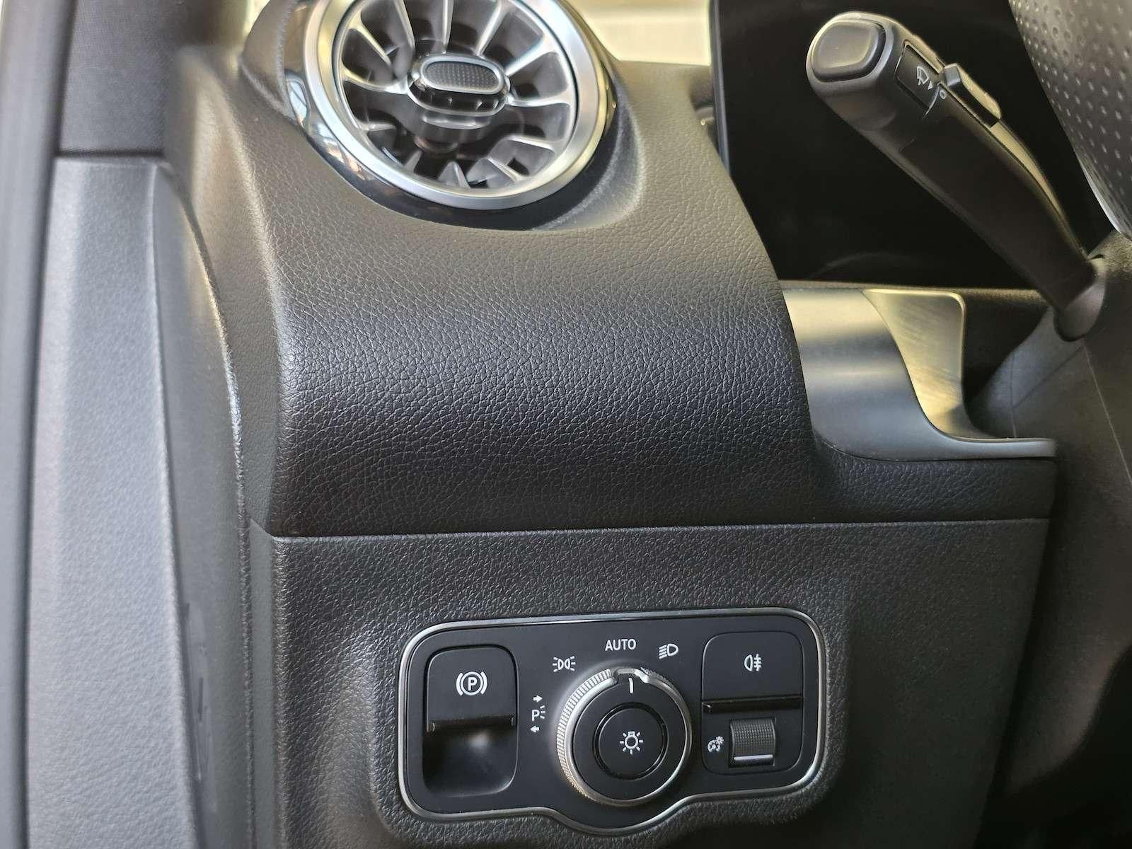 Fahrzeugabbildung Mercedes-Benz GLB 250 AMG Line 4Matic//Night/MBux/Sound/Ahk...