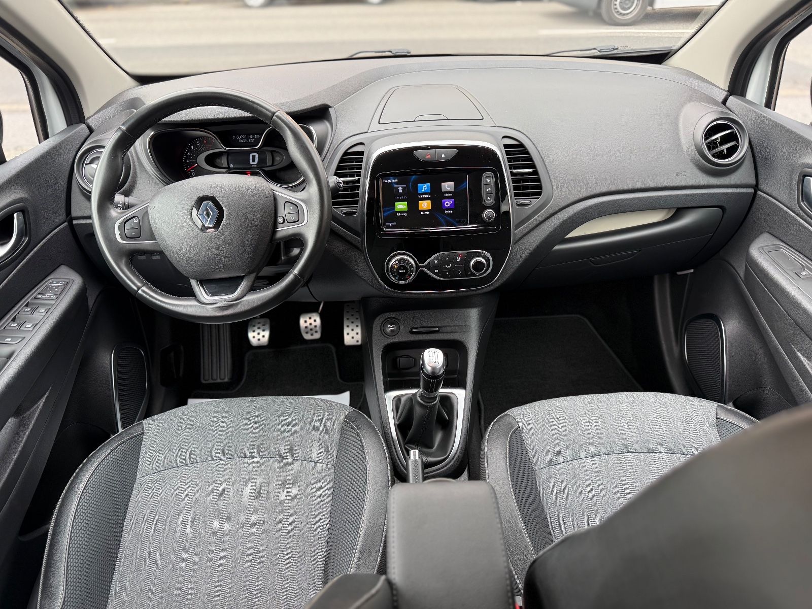 Fahrzeugabbildung Renault Captur Intens NAVI LED AHK TEMPOMAT KAMERA