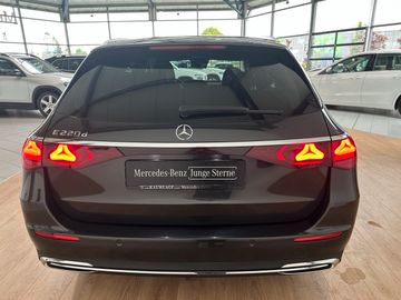 Mercedes E 220 - 5