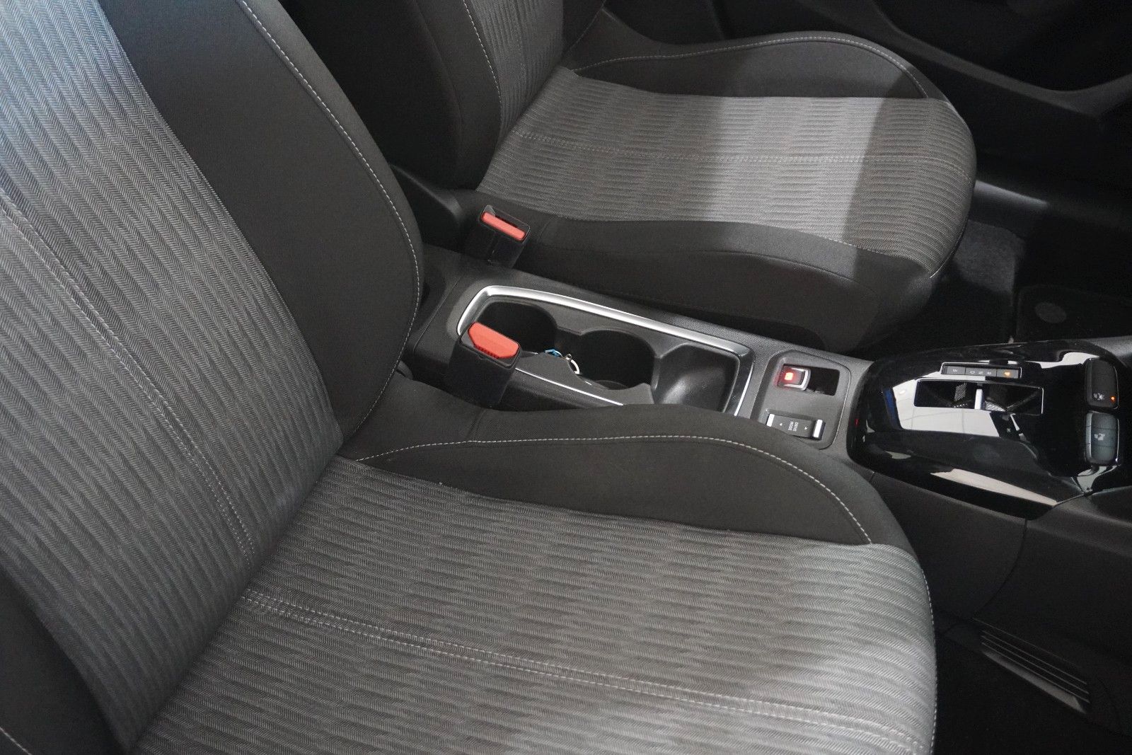 Fahrzeugabbildung Opel Corsa-e F EDITION 7KW NAVI/VIRT/TEMP/DAB/WÄRMEP.