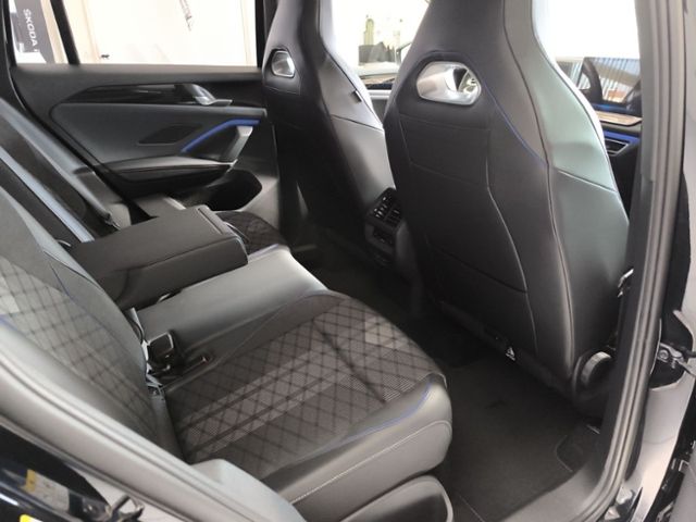 Fahrzeugabbildung Volkswagen Tiguan 1.5 eTSI DSG R-Line STANDHZG HD-MATRIX-LE