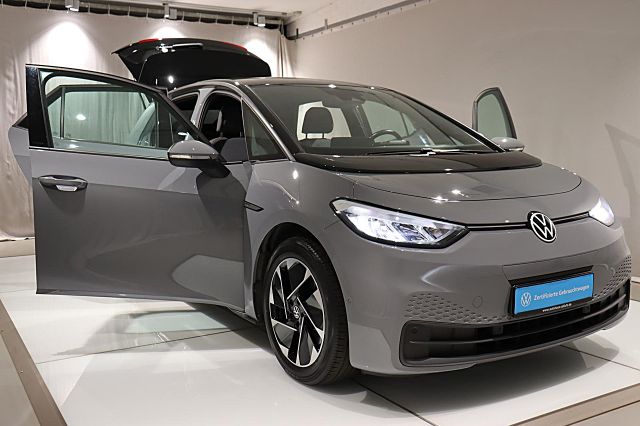 ID.3 Pro ACC KAMERA Winterräder LED NAVI DAB PDC