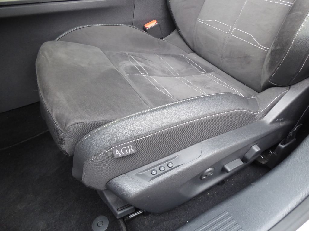 Fahrzeugabbildung Opel Astra ST Ultimate 1.2 Turbo Aut+AHZV+MatrixLED