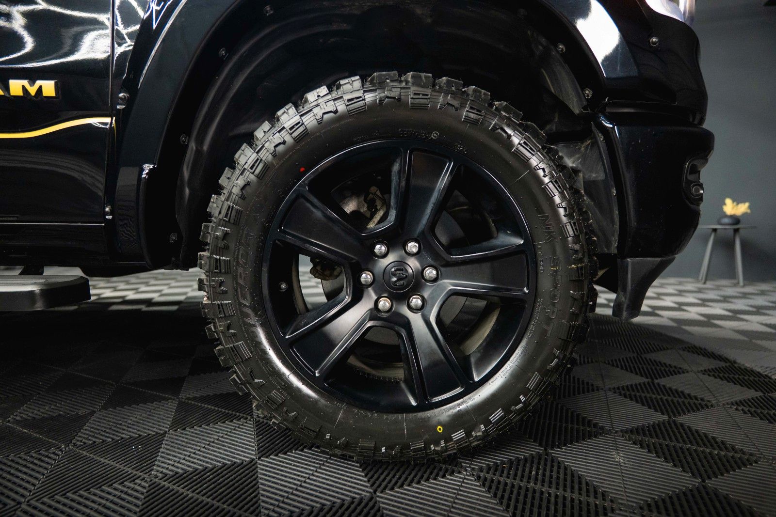 Fahrzeugabbildung Dodge RAM 5.7 V8 GOLD EDITION OFFROAD 4x4 UNFALLFREI