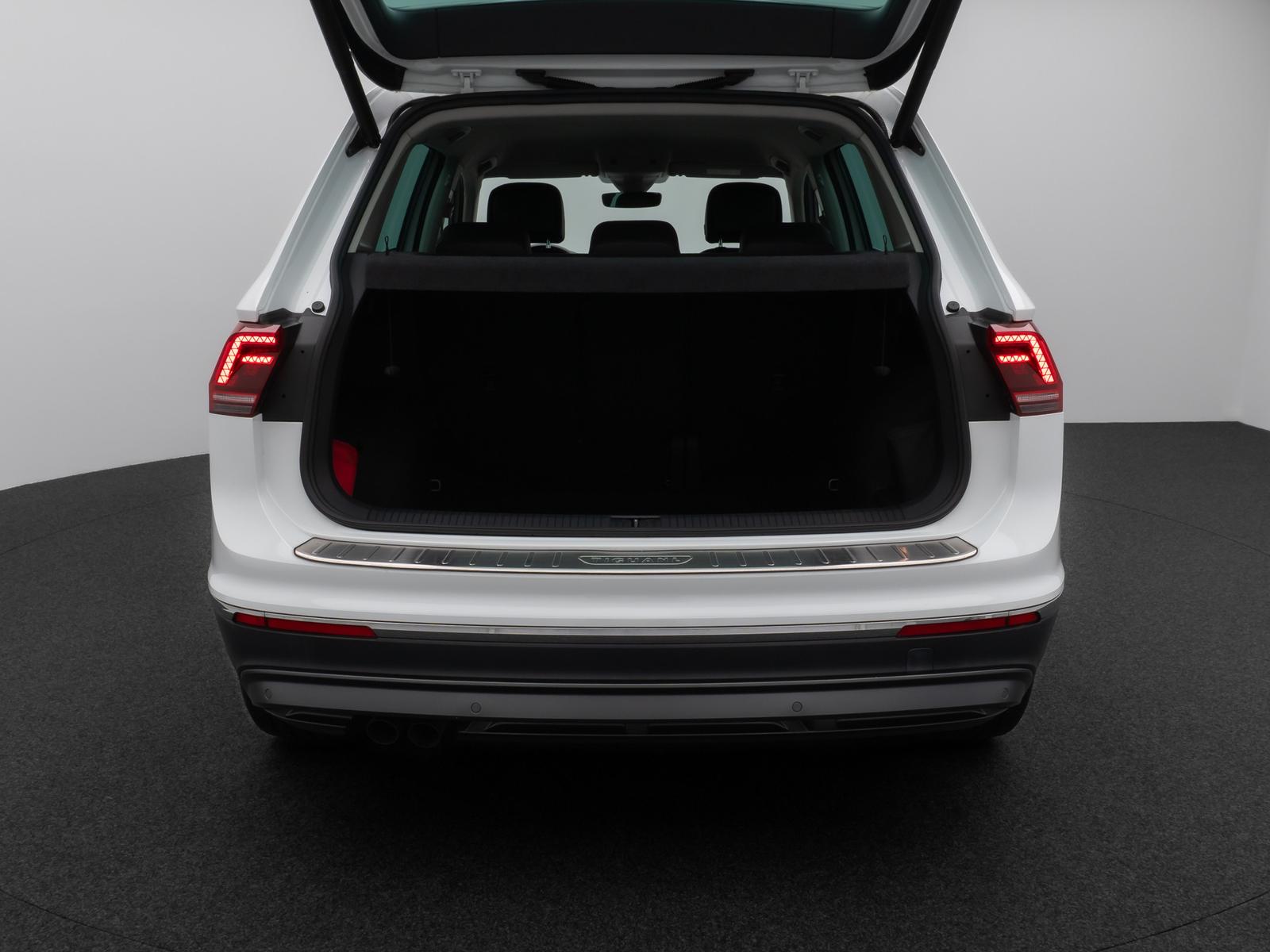 Volkswagen Tiguan Highline Kamera HUD DAB ACC LED 21Zoll