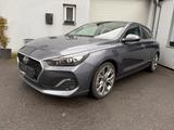 Hyundai i30 Fastback Premium Navi Teilleder PDC SHZ LED - Hyundai i30: Premium