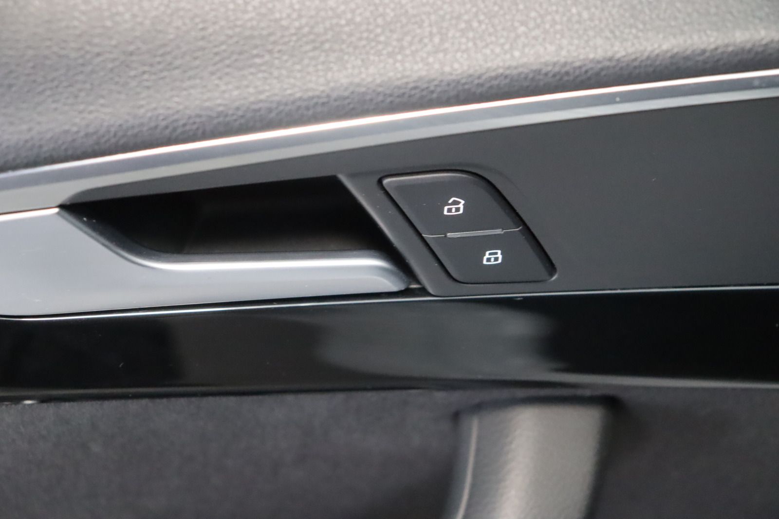 Fahrzeugabbildung Audi A4 Avant 3.0 TDI design * HUD * AHK