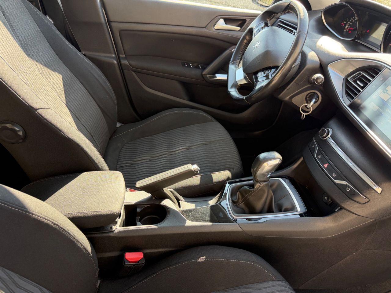 Peugeot 308 2015 — photo 12
