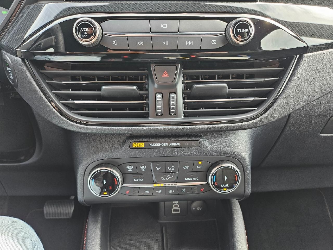 Fahrzeugabbildung Ford Kuga Plug-In Hybrid Navi, Winterpaket