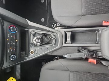 Bild 15 Ford Focus Turnier Business Navi Ambientebeleuchtung