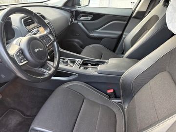 Jaguar F-Pace - 9