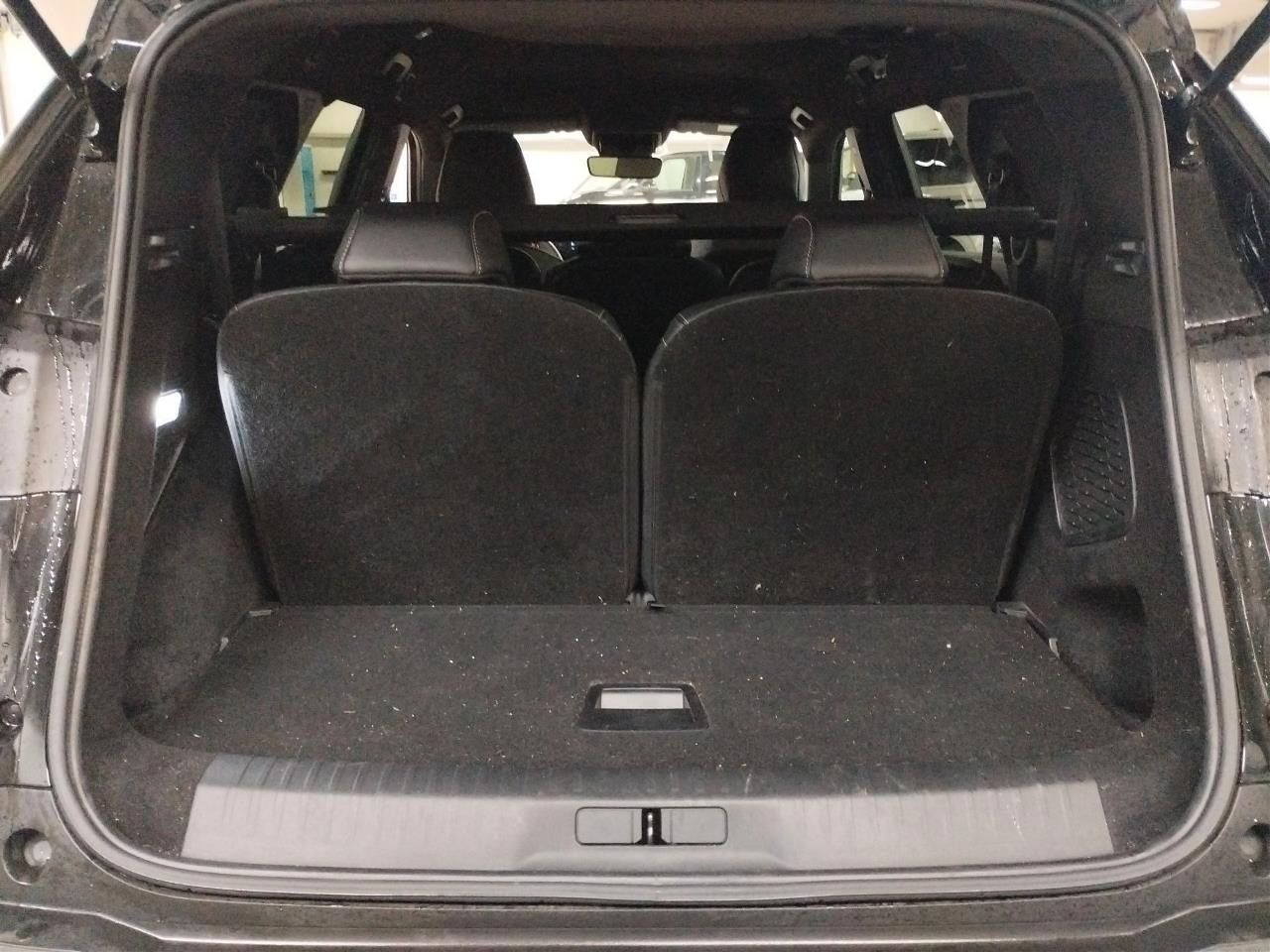 Fahrzeugabbildung Peugeot 5008 Hybrid 145 ALLURE 7-SITZE NAVI/LED/KAMERA