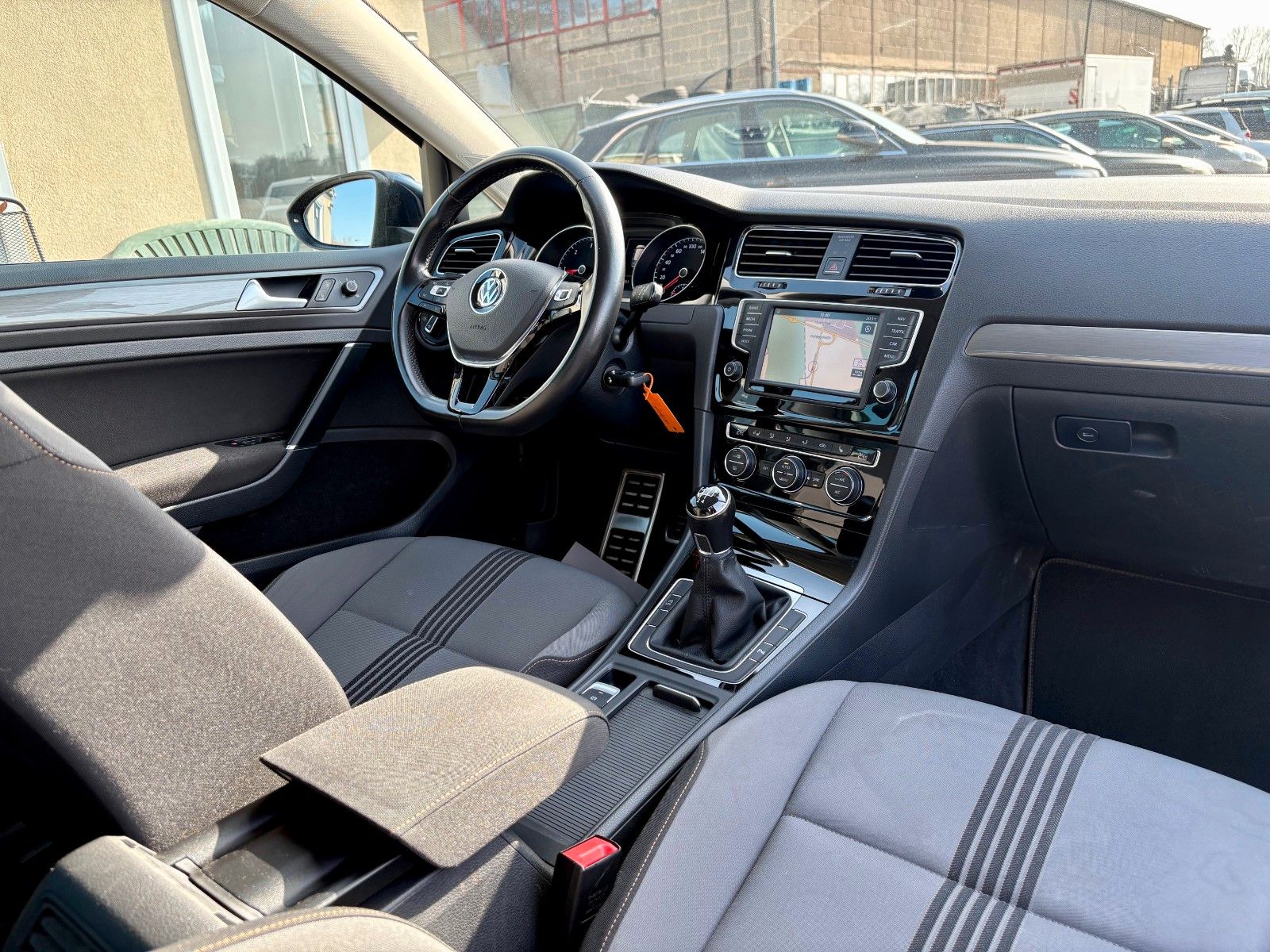 Fahrzeugabbildung Volkswagen Golf VII 1.6 TDI Allstar Navi AHK 2.HD SCHECKHFT