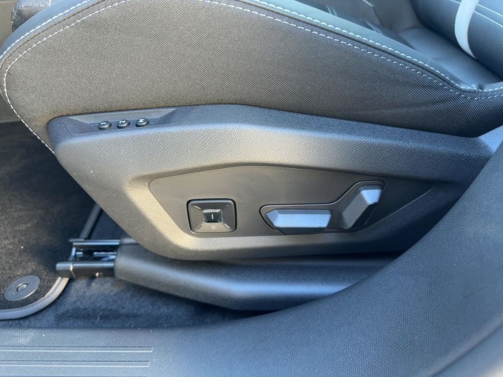 Fahrzeugabbildung Opel Grandland GS Komfort Paket Panoramadach Anhängek